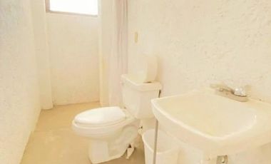 Bodega en VENTA y RENTA en IZTAPALAPA con oficinas y patio.