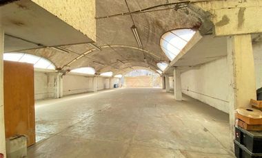 Bodega en VENTA y RENTA en IZTAPALAPA con oficinas y patio.