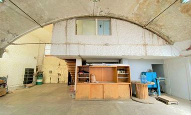 Bodega en VENTA y RENTA en IZTAPALAPA con oficinas y patio.