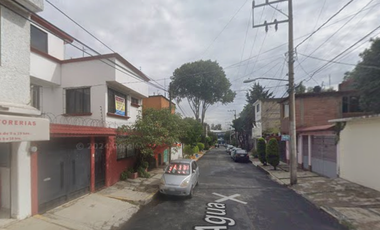 CASA ADJUDICADA CON POSESION, OPORTUNIDAD DE INVERSION MENOR AL VALOR COMERCIAL