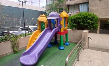 CENTRICO DEPTO METRO SANTA ANA 2 DORMITORIOS ESTACIONAMIENTO Y BODEGA