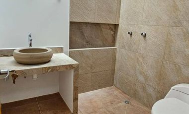 Vendo Casa Nueva, super céntrica, cerca de Plaza 11 en Córdoba.