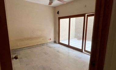 CASA EN COL. CHAPALITA (AV. LOPEZ DE MATEOS Y LAS ROSAS) ZAPOPAN