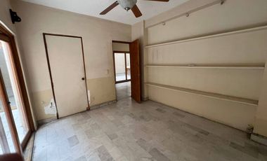 CASA EN COL. CHAPALITA (AV. LOPEZ DE MATEOS Y LAS ROSAS) ZAPOPAN