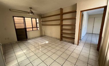 CASA EN COL. CHAPALITA (AV. LOPEZ DE MATEOS Y LAS ROSAS) ZAPOPAN