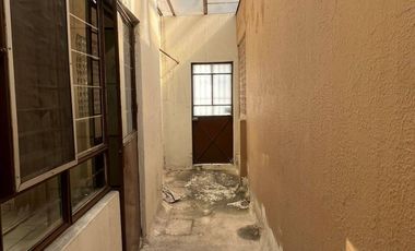 CASA EN COL. CHAPALITA (AV. LOPEZ DE MATEOS Y LAS ROSAS) ZAPOPAN