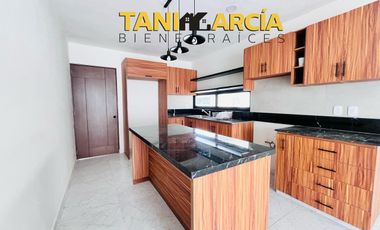 Rento Casa de 1 planta en Fraccionamiento Privado en Córdoba, Finca Real.