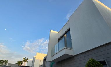 Vendo Moderna casa en Urbanización Privada La Costa Samborondón