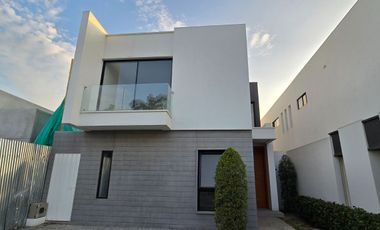 Vendo Moderna casa en Urbanización Privada La Costa Samborondón
