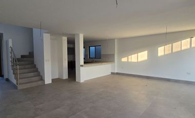 Vendo Moderna casa en Urbanización Privada La Costa Samborondón
