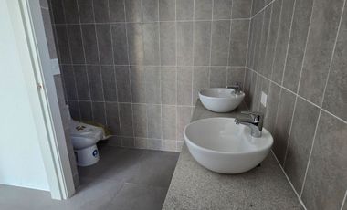 Vendo Moderna casa en Urbanización Privada La Costa Samborondón