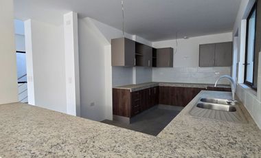 Vendo Moderna casa en Urbanización Privada La Costa Samborondón