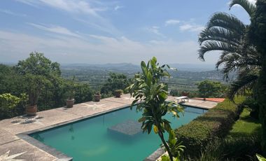 RESIDENCIA TIPO HACIENDA CON HERMOSA VISTA CLUB DE GOLF SAN GASPAR