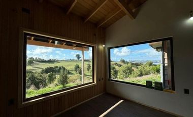 En venta amplia casa chilota en Castro, Chiloé