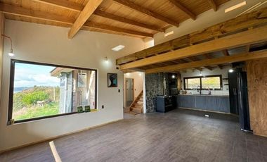 En venta amplia casa chilota en Castro, Chiloé