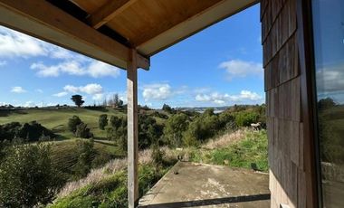 En venta amplia casa chilota en Castro, Chiloé