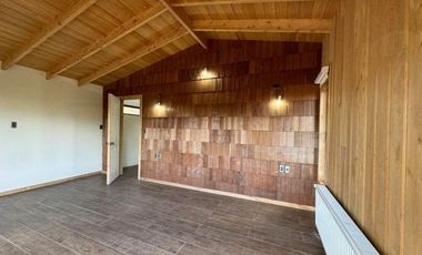 En venta amplia casa chilota en Castro, Chiloé