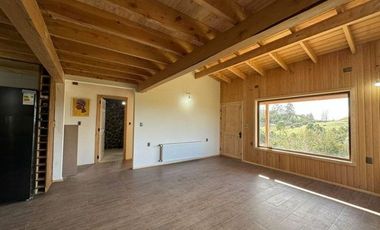 En venta amplia casa chilota en Castro, Chiloé