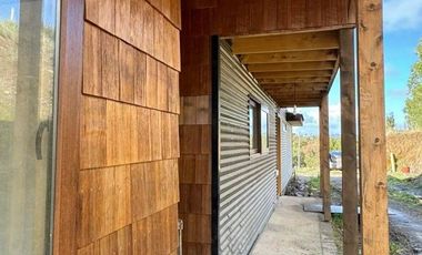 En venta amplia casa chilota en Castro, Chiloé