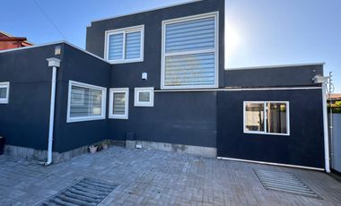 ¡Casa en venta en excelente estado, completamente renovada!