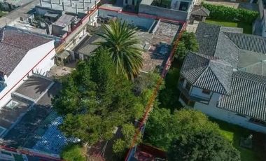 CASA EN VENTA CON  TERRENO EN QUITO