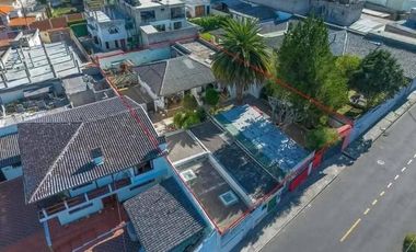 CASA EN VENTA CON  TERRENO EN QUITO
