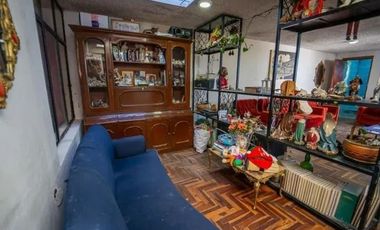 CASA EN VENTA CON  TERRENO EN QUITO