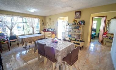 CASA EN VENTA CON  TERRENO EN QUITO
