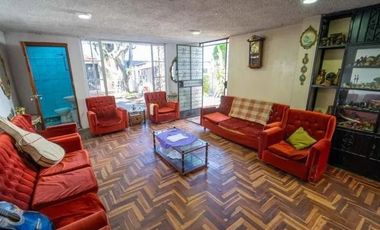 CASA EN VENTA CON  TERRENO EN QUITO