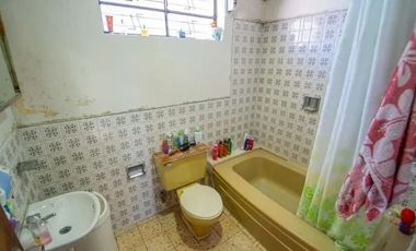 CASA EN VENTA CON  TERRENO EN QUITO