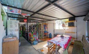 CASA EN VENTA CON  TERRENO EN QUITO