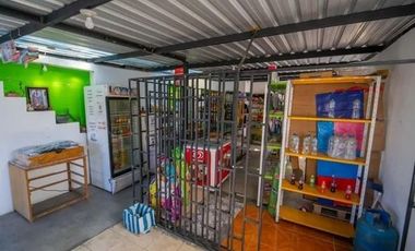 CASA EN VENTA CON  TERRENO EN QUITO