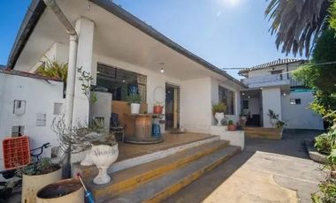 CASA EN VENTA CON  TERRENO EN QUITO