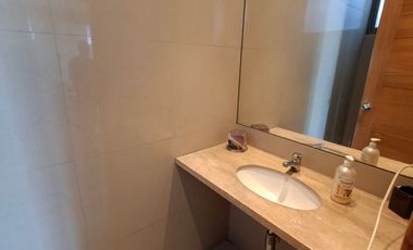 Oficina 2 privados , 1 baño, 2 estacionamientos  moderno edificio en el corazón de Reñacaa