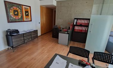 Oficina 2 privados , 1 baño, 2 estacionamientos  moderno edificio en el corazón de Reñacaa