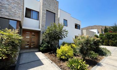 Preciosa y Exclusiva Casa en Condominio en Chicureo - Venta 14500 UF