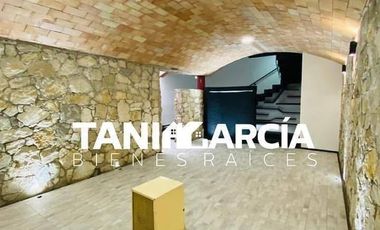 Rento Bella Casa, diseño doble altura, Fraccionamiento Privado en Córdoba.