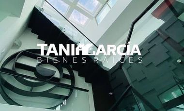 Rento Bella Casa, diseño doble altura, Fraccionamiento Privado en Córdoba.