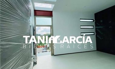 Rento Bella Casa, diseño doble altura, Fraccionamiento Privado en Córdoba.