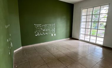 CASA DE 3 RECAMARAS EN RENTA EN FRACCIONAMIENTO BONATERRA. EN CLUSTER CON ALBERCA.