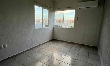 CASA DE 3 RECÁMARAS EN RENTA, CLIMATIZADA, ALBERCA EN CLUSTER. LAGOS DE PUENTE MORENO, VERACRUZ $9,800 POR MES