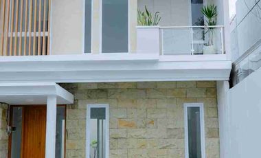 DIJUAL RUMAH 2 LANTAI MODERN MINIMALIS – DEKAT HOTEL HYATT, JALAN PALAGAN YOGYAKARTA