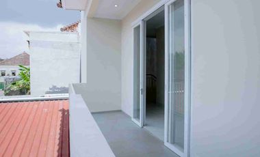 DIJUAL RUMAH 2 LANTAI MODERN MINIMALIS – DEKAT HOTEL HYATT, JALAN PALAGAN YOGYAKARTA