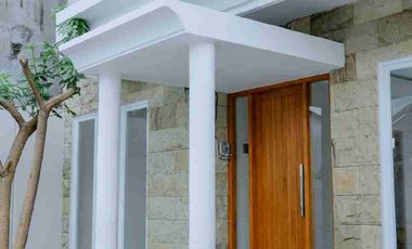 DIJUAL RUMAH 2 LANTAI MODERN MINIMALIS – DEKAT HOTEL HYATT, JALAN PALAGAN YOGYAKARTA