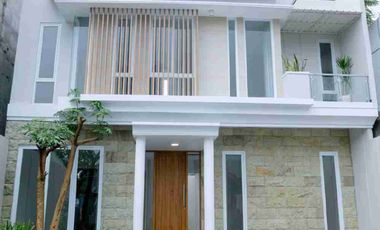 DIJUAL RUMAH 2 LANTAI MODERN MINIMALIS – DEKAT HOTEL HYATT, JALAN PALAGAN YOGYAKARTA