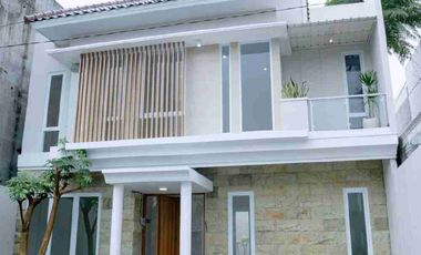 DIJUAL RUMAH 2 LANTAI MODERN MINIMALIS – DEKAT HOTEL HYATT, JALAN PALAGAN YOGYAKARTA