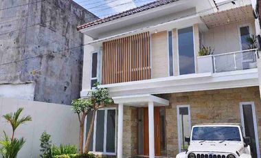 DIJUAL RUMAH 2 LANTAI MODERN MINIMALIS – DEKAT HOTEL HYATT, JALAN PALAGAN YOGYAKARTA