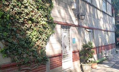 VENTA Lote comercial, con casa y salones para escuela u oficinas sobre avenida