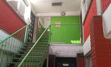 VENTA Lote comercial, con casa y salones para escuela u oficinas sobre avenida