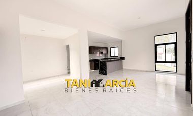 Vendo Preventa de Casa de 1 planta, lista en 1 semana, esquina, Fraccionamiento Privado, Córdoba.